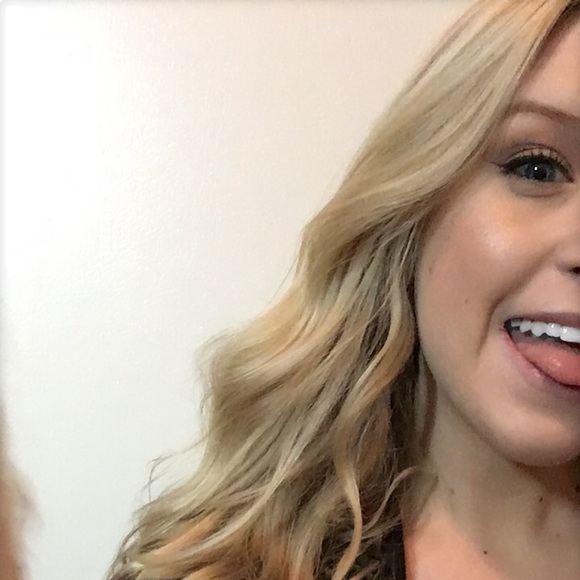 Meet your Posher, Caylee - Picture 1 of 1